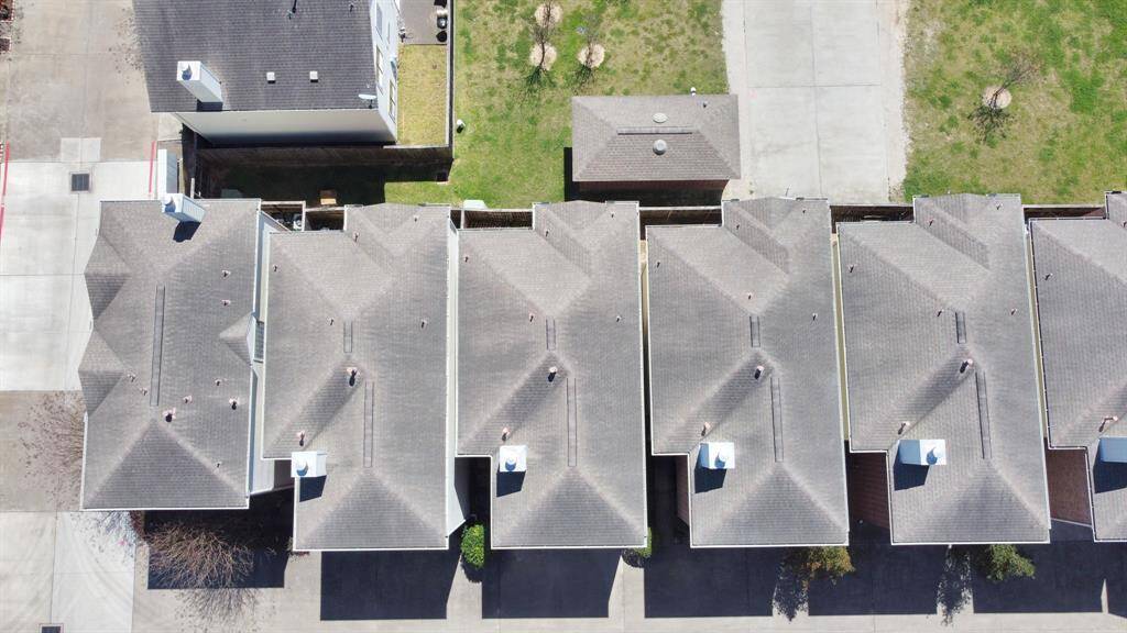 #89 is the 3rd house from the left, with no homes behind the home.  That area is a park for the adjacent development.