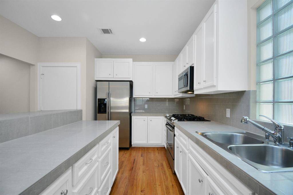 Stainless Steel gas stove and built-in microwave