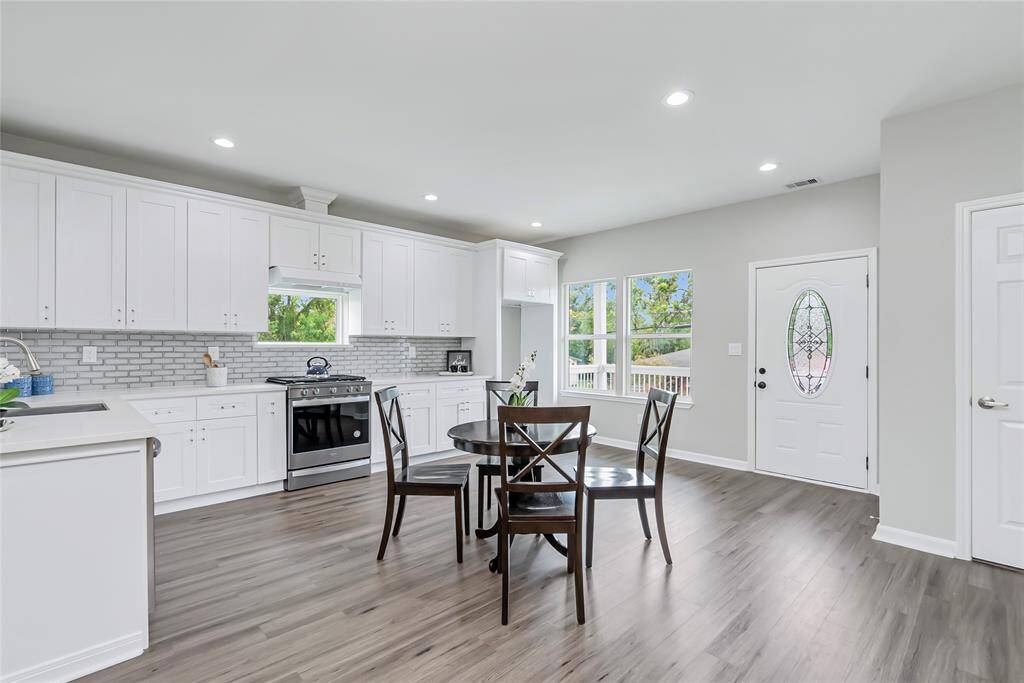 Luxurious details like glass tile backsplash
