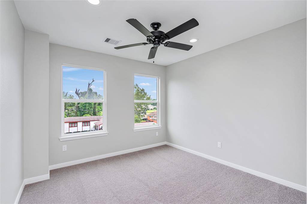 This room can also be used as an additional office space or gaming room.