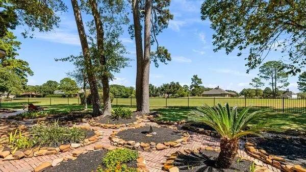 We just love the intricate pathways creating interest and offering plenty of spaces for your annual color!