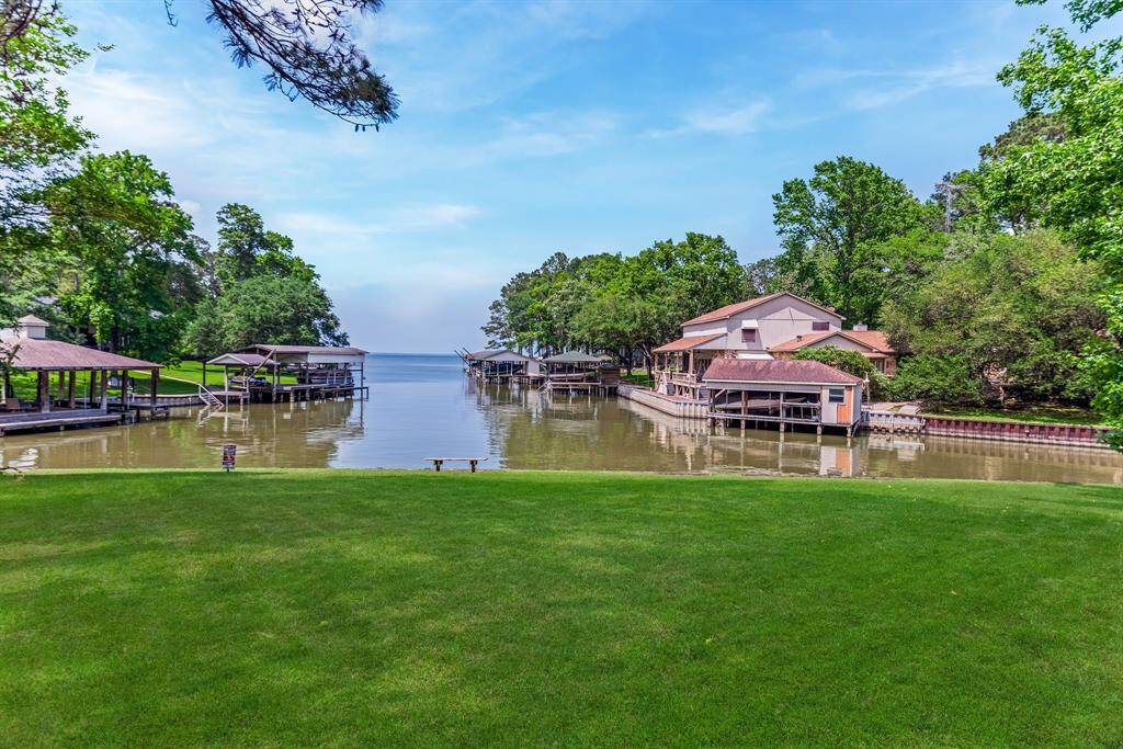 Enjoy every day by the lake
