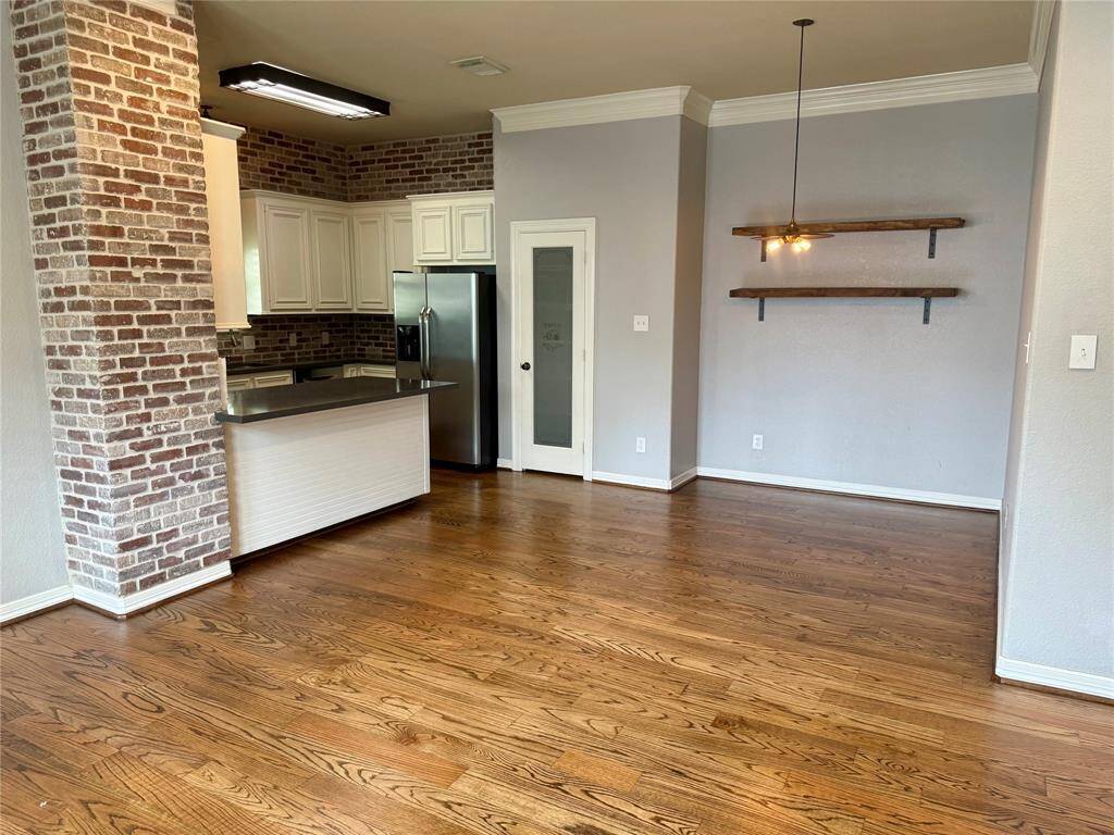 Large breakfast area adjacent to the kitchen and living area.