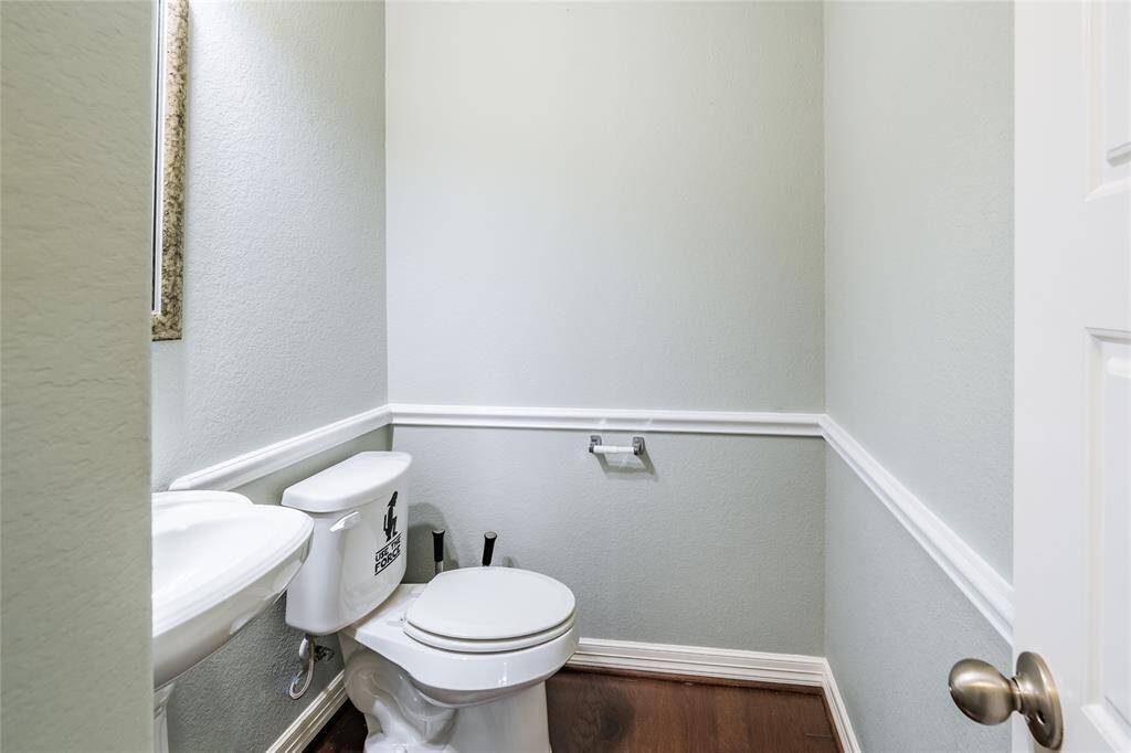 Guest 1/2 Bath.
