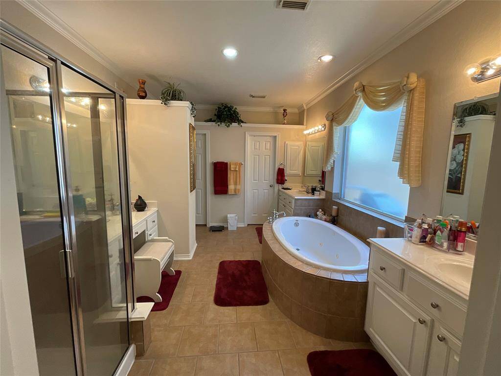 Separate Shower inside PB