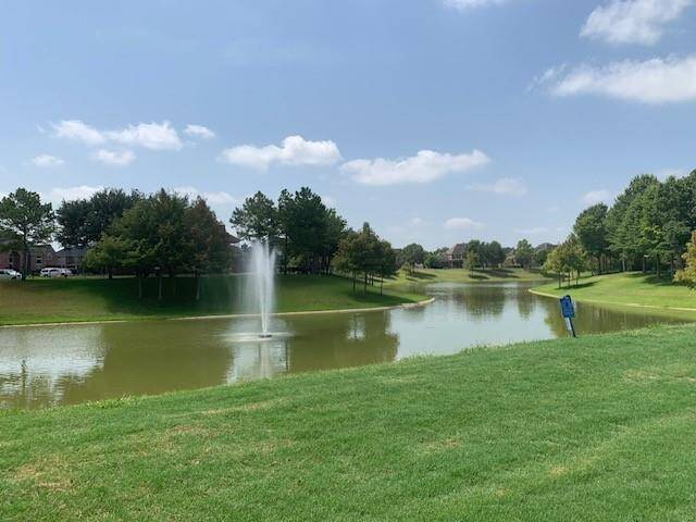 One of many fountain lakes