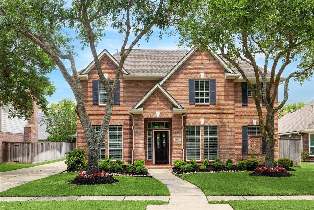 Welcome to 12710 Wilbury Park! Located on a quiet cul-de-sac, this recently updated 2-story home impresses.