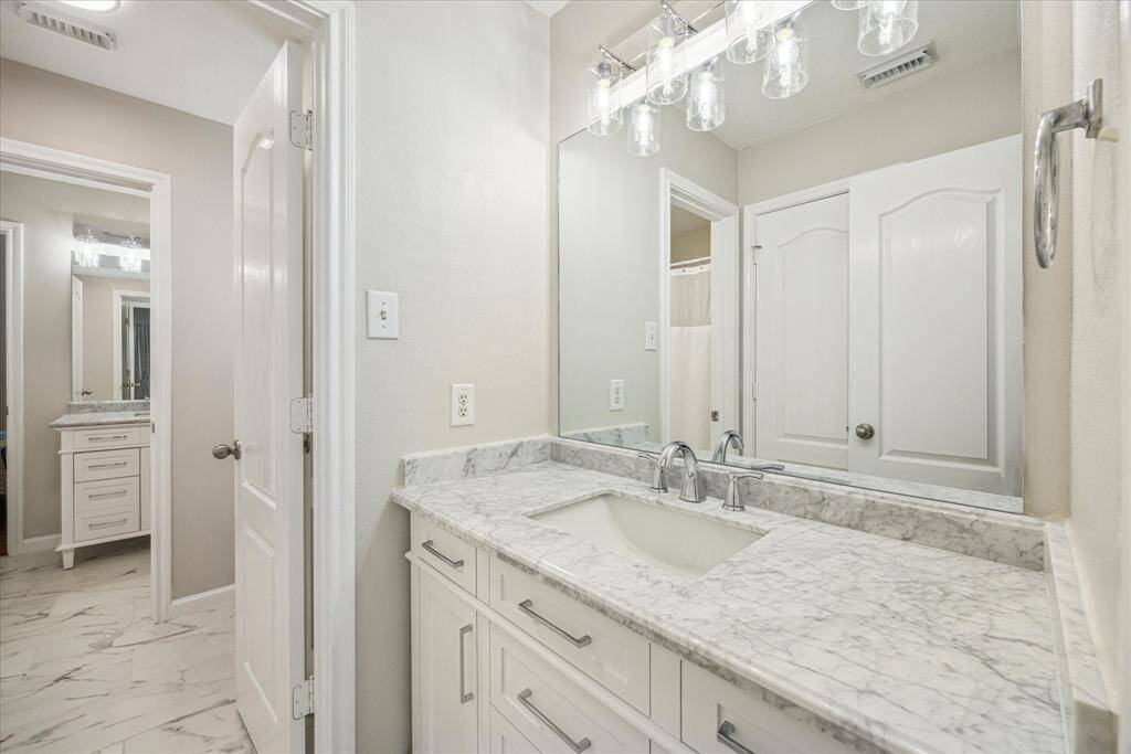 The Hollywood bath is shared by 2 of the upstairs bedrooms. Each room has its own vanity and shares the shower/tub combo. The bathroom also has convenient access through the hall.