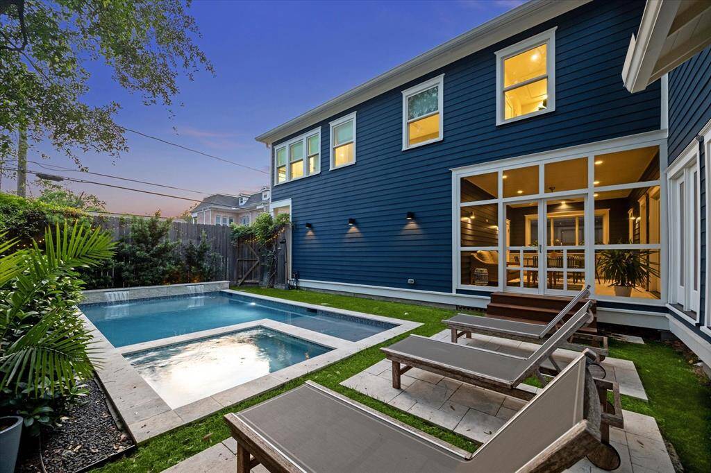 Imagine all the memories you will make with loved ones! There is a Katchakid safety net for the pool, an outdoor shower and a gas hookup on the south side of the backyard.