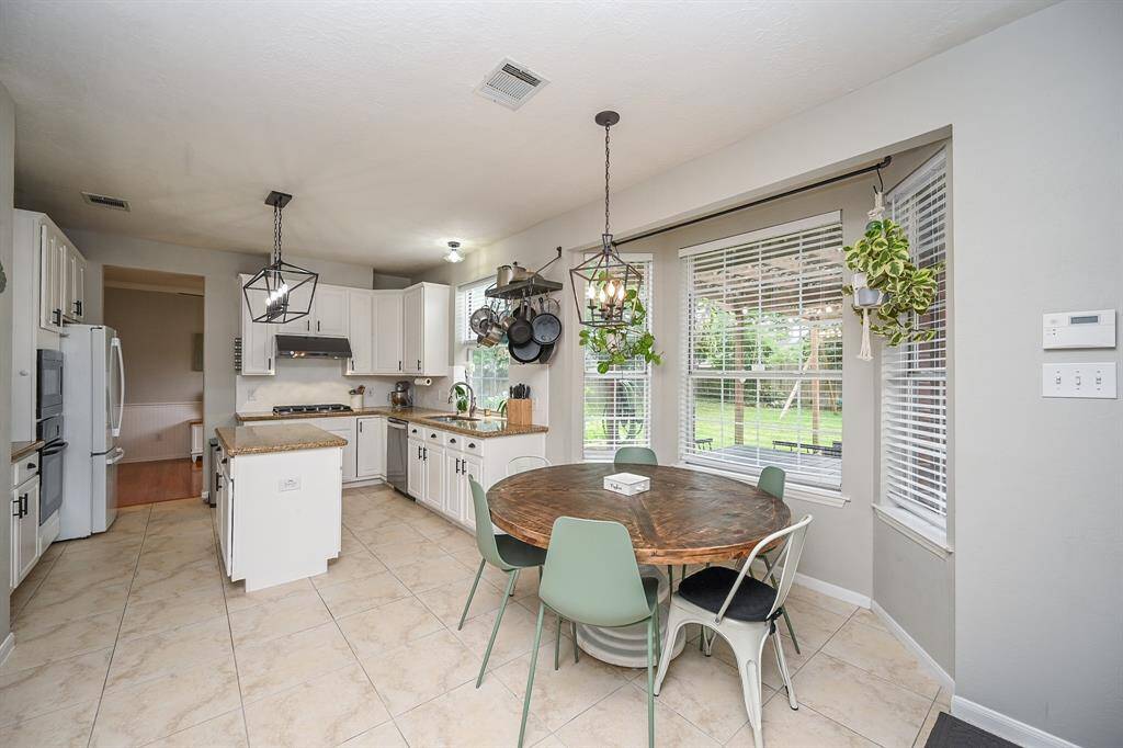 Bright sunny breakfast nook