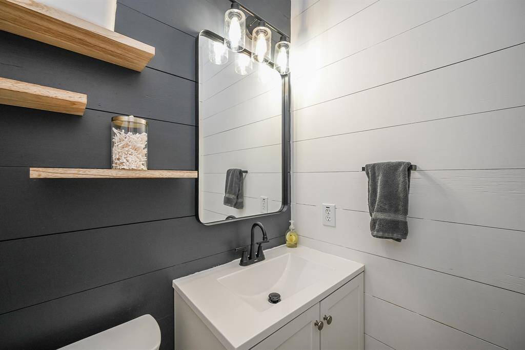 walk in closet for lots of storage