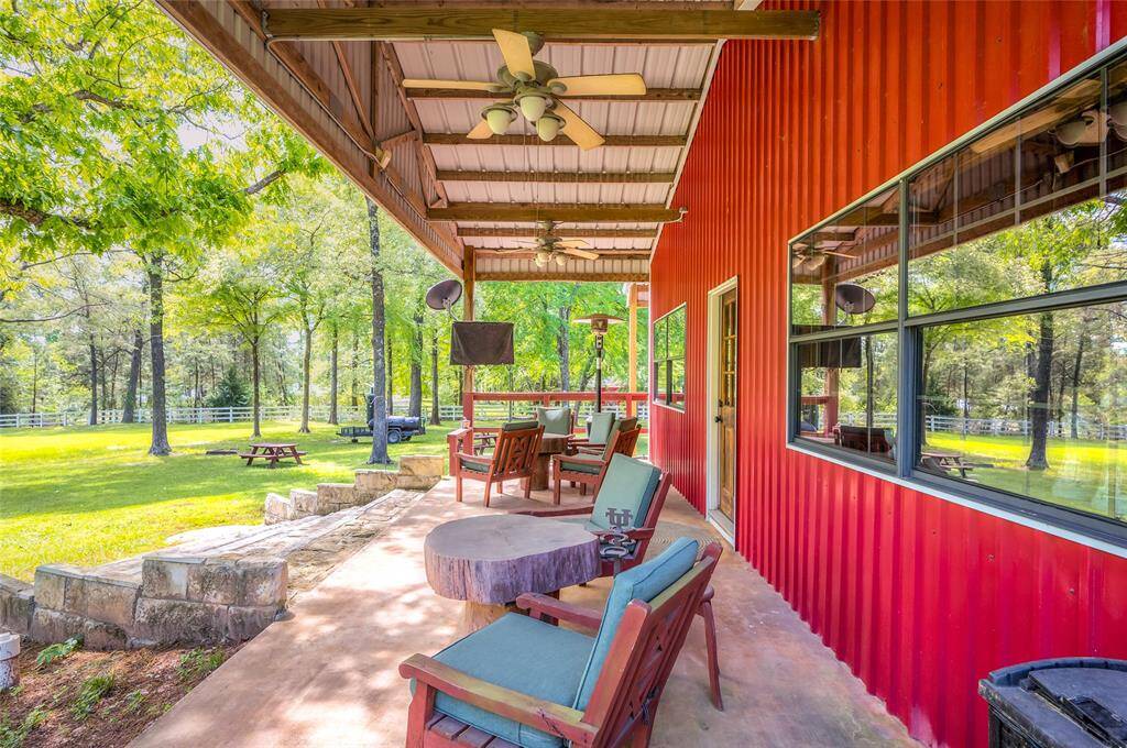 The covered patio spans the entire back of the guesthouse.