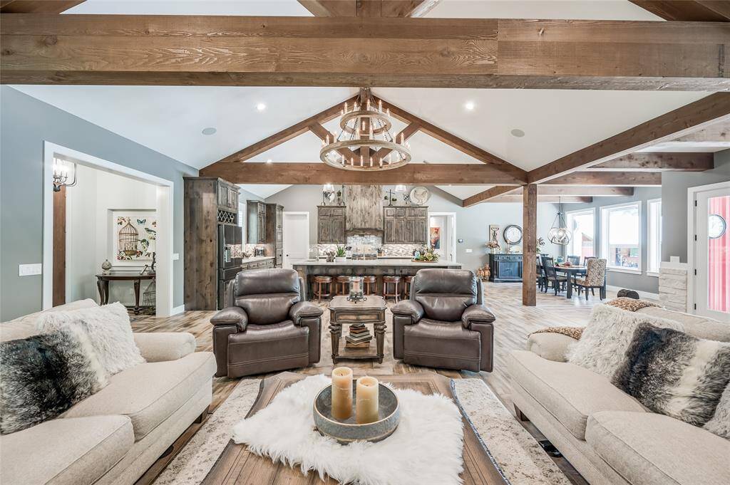 Expansive open floor plan, perfect for those who love to entertain.