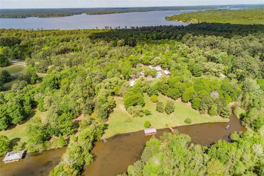 This property has some of the best fishing in Lake Conroe.