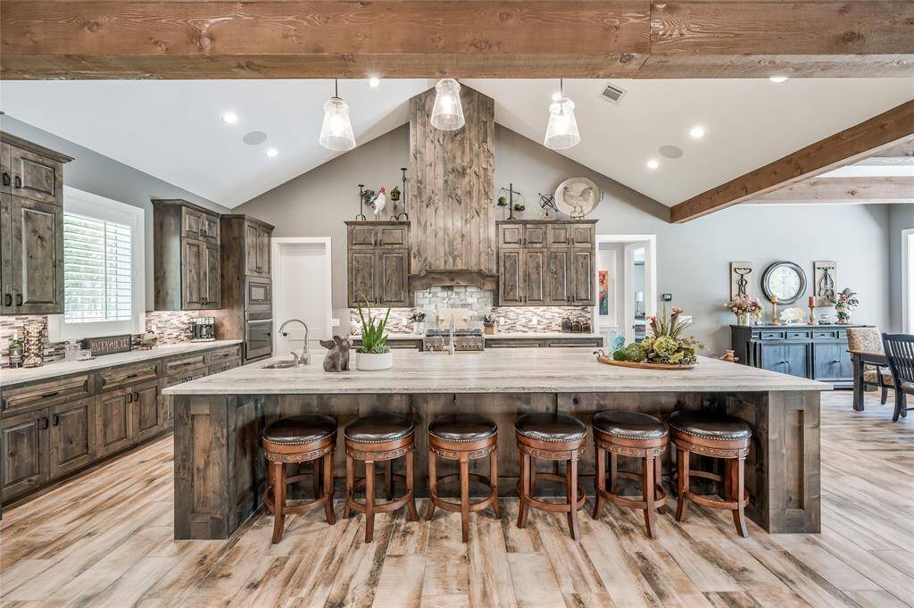 Grand island in the kitchen with two sinks and additional seating for six guests.