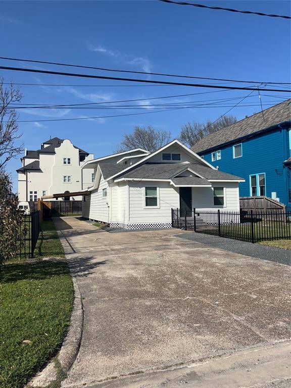Large 2 bedroom 1 full bath and half bath with private back yard. Back unit