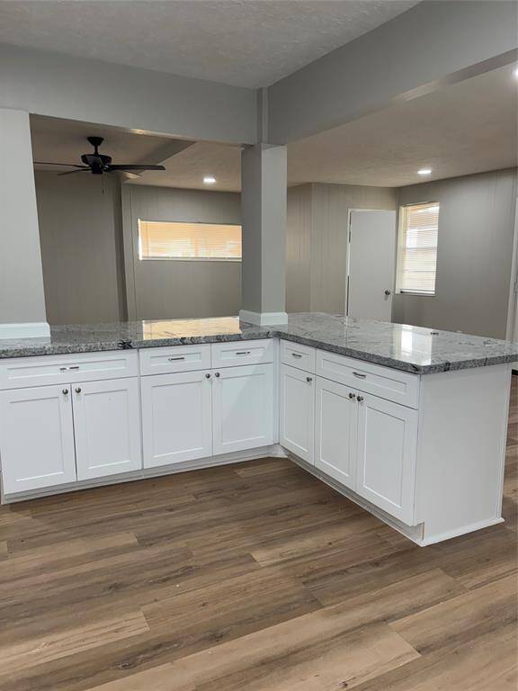 Wide granite countertos