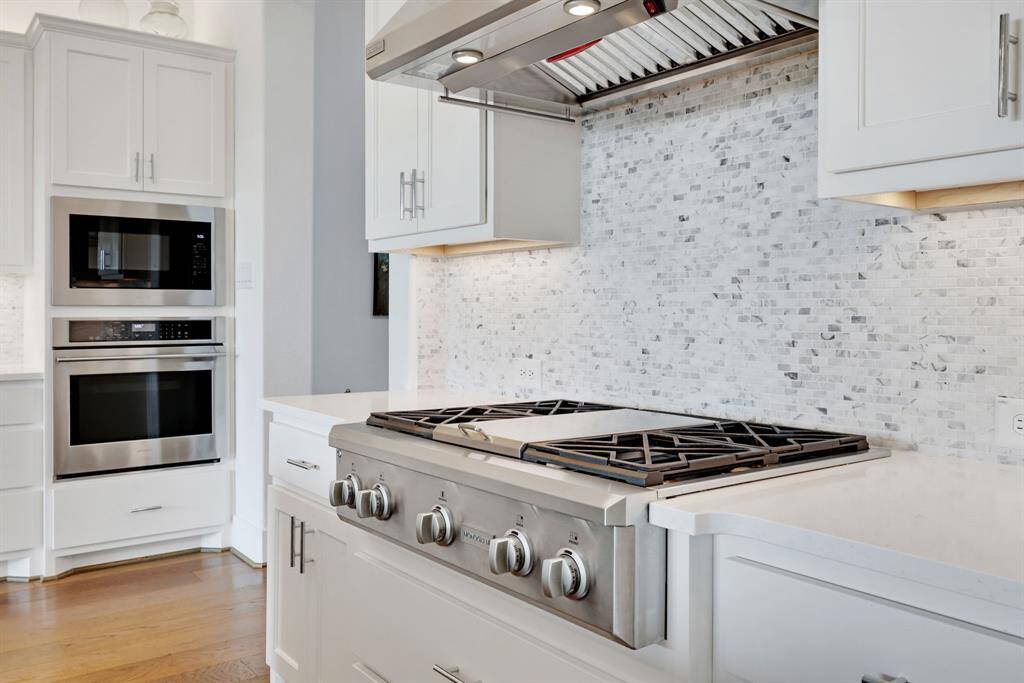 The chef in the family will love the GE Monogram 36" professional gas range.