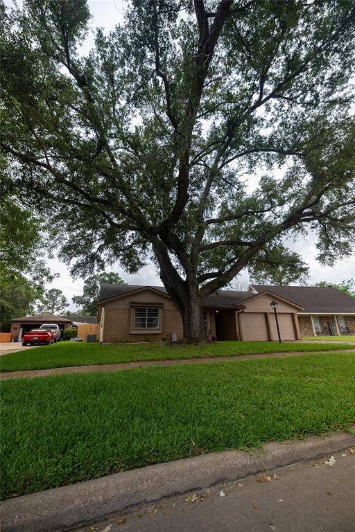 Check out the large oak tree (one of the largest in the community) shading your home.