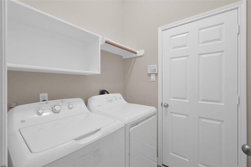 Utility room (includes washer & dryer)