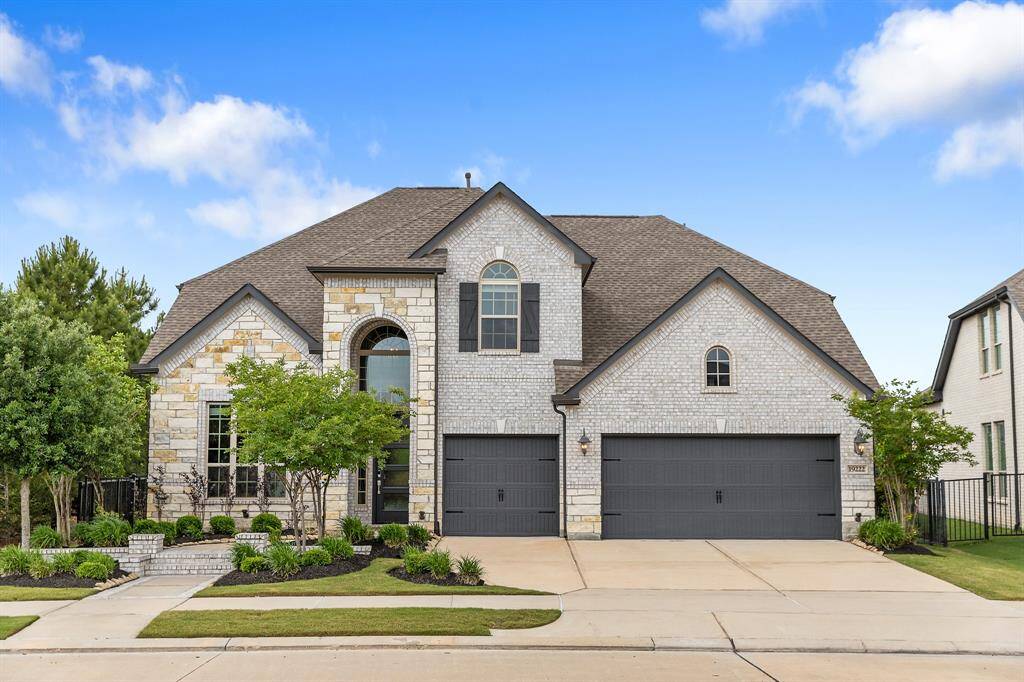Elegant brick and stone façades that shines with the quality that characterizes Village Builders.