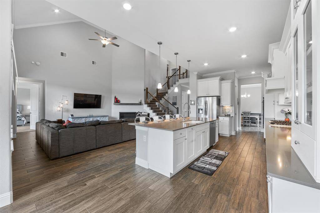 The open layout of this area effortlessly connects the family room and kitchen, creating a cohesive space ideal for both relaxing and entertaining.
