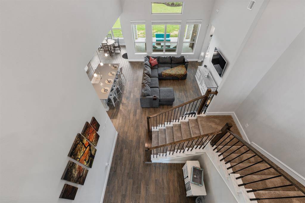 Kitchen, family room and breakfast room seamlessly connected into an ample and comfortable space for family and guests.