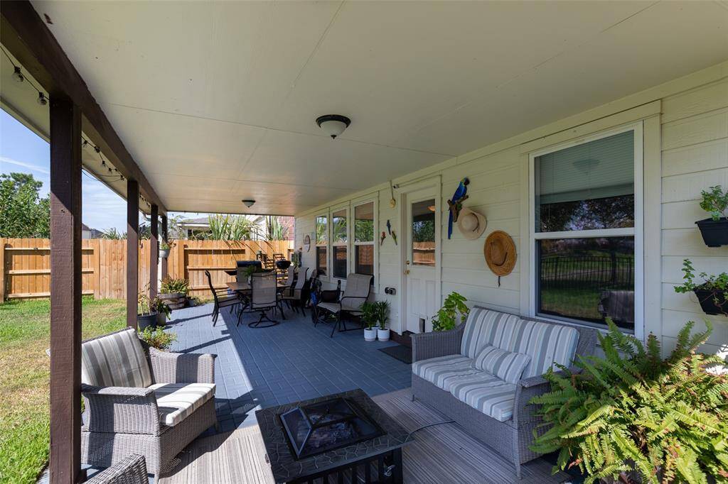 Spacious cover patio