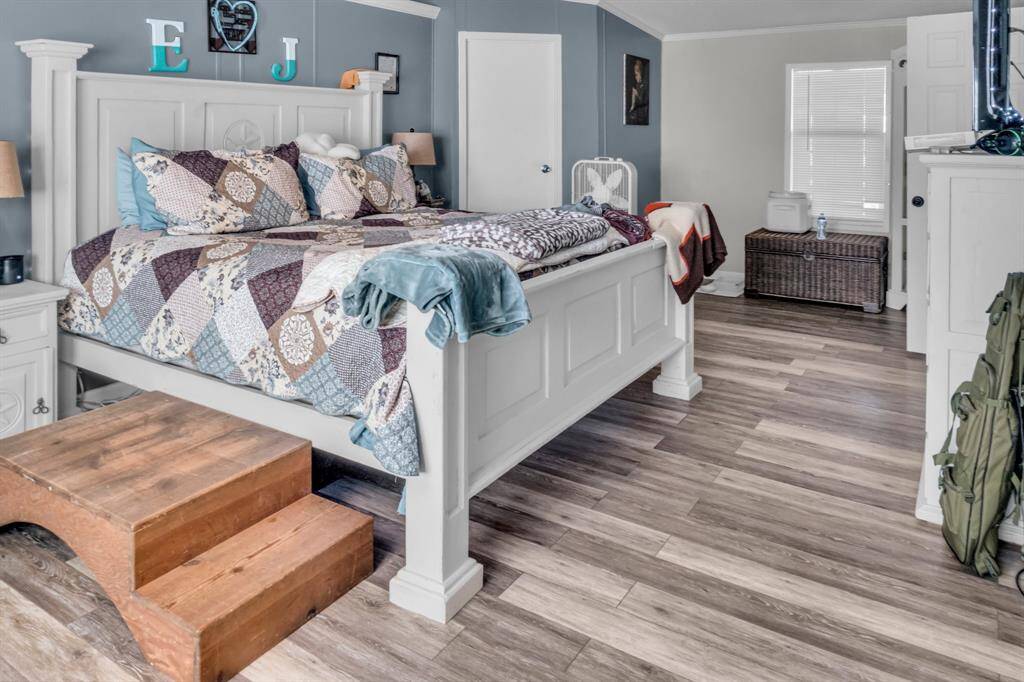 Master suite with double his and her en-suite bath.