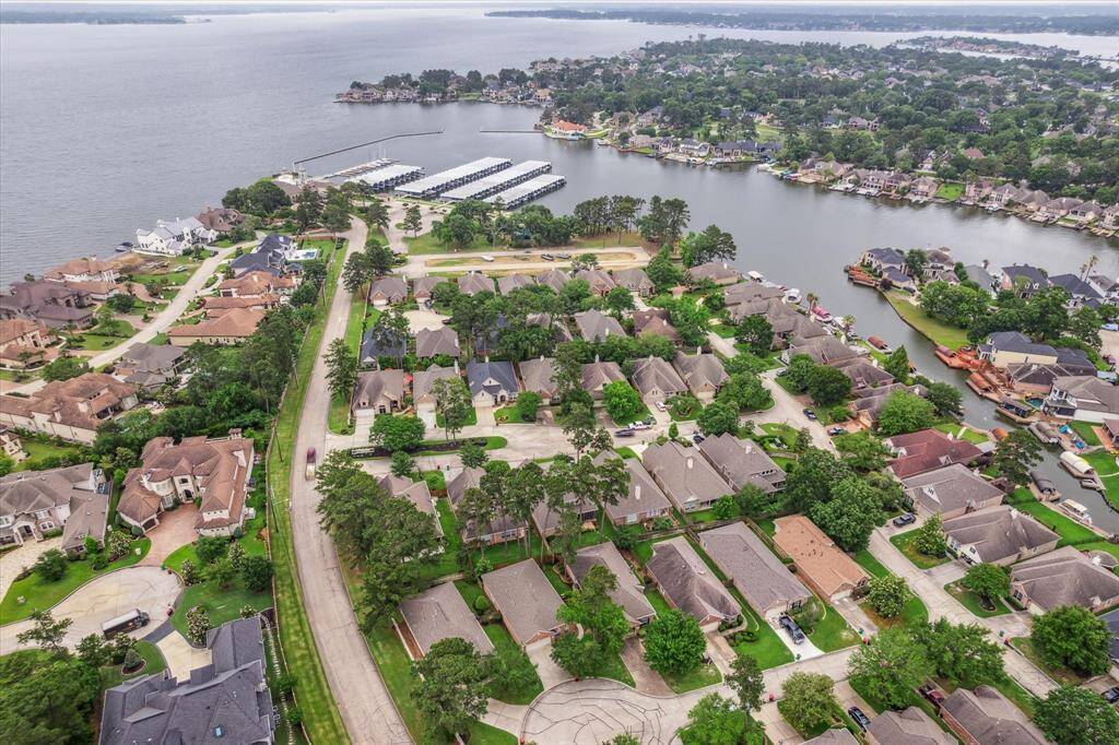 Aerial view of the community, emphasizing its immediate access to Lake Conroe and the pier at the marina.