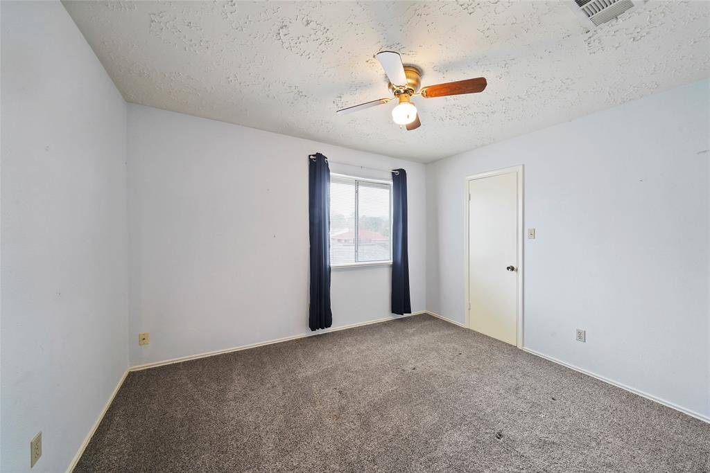 Secondary bedroom