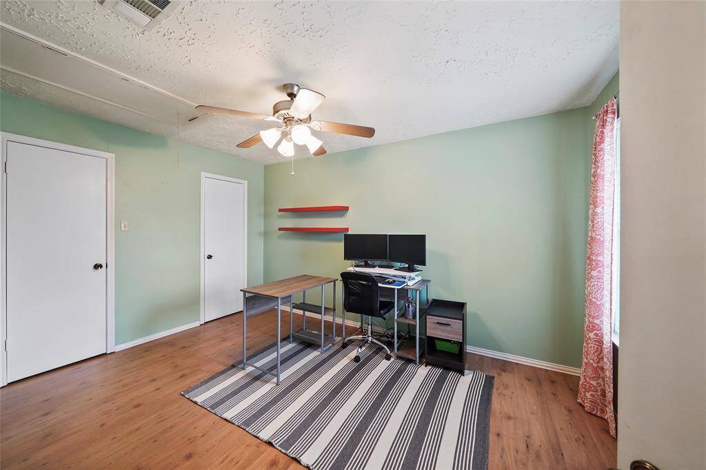 Secondary bedroom