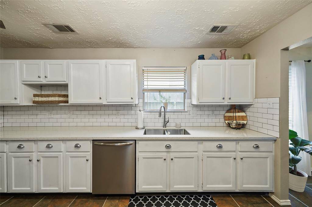 Plenty of counter and cabinet space
