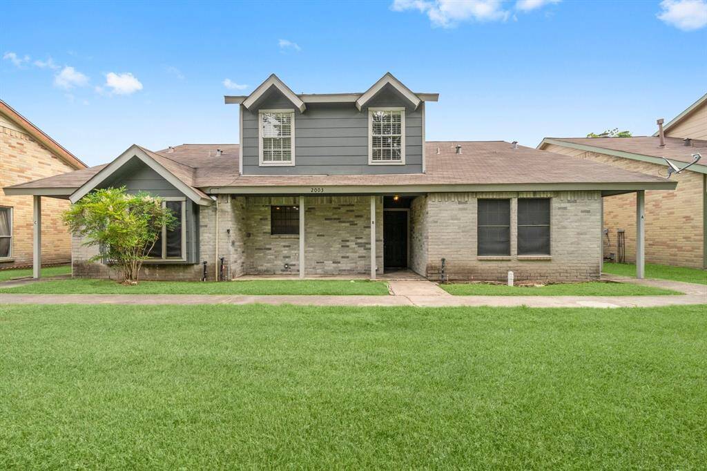 Presenting 2003 Country Village Blvd B