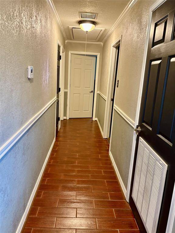 Hall to bedrooms