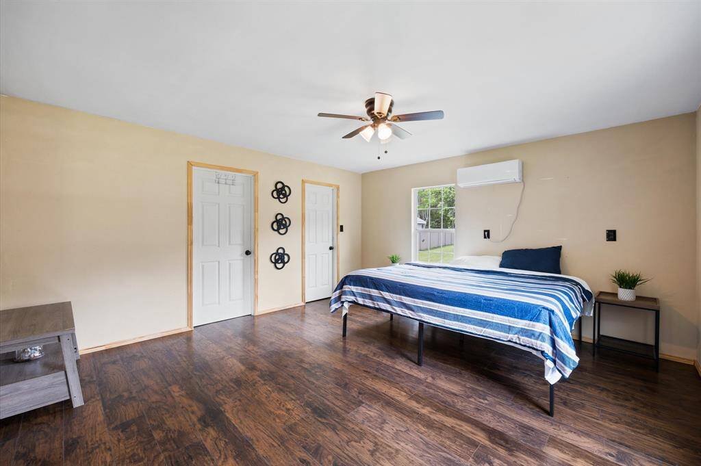 Guest bedroom with closet