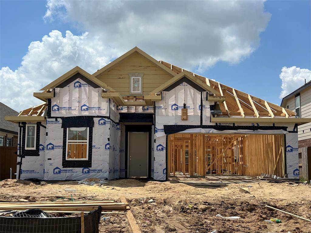One-story home with 3 bedrooms, 2.5 baths and 3 car tandem garage
