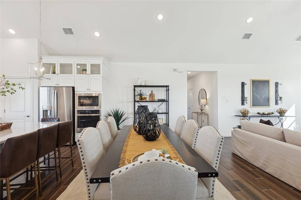 Charming dining area (*Photo not of actual home and used for illustration purposes only.)