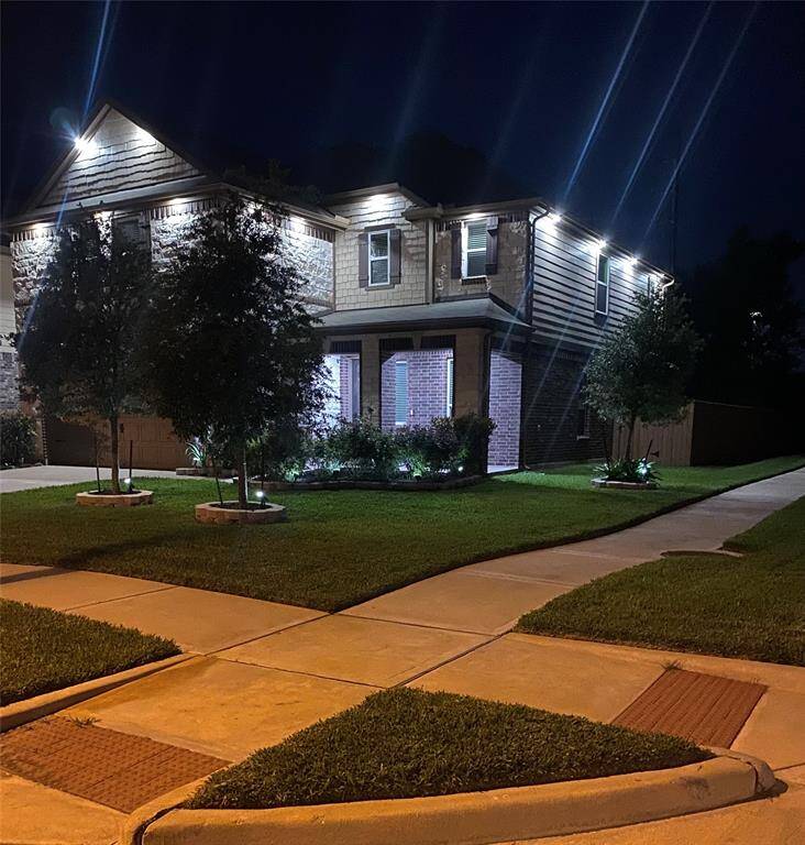 Look how well-lit the lights are at night!