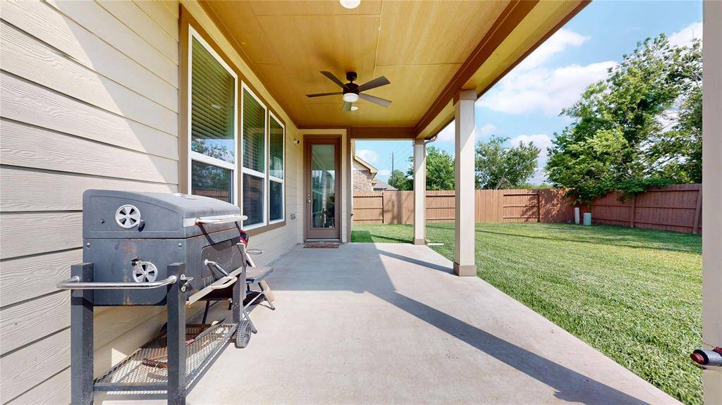 Kick back and relax on the covered patio and enjoy the spacious lawn with plenty of room for that future pool! This covered patio is perfect for outdoor seating and dining.