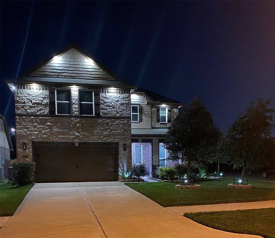 Look how bright the house and driveway are with all the night lights!