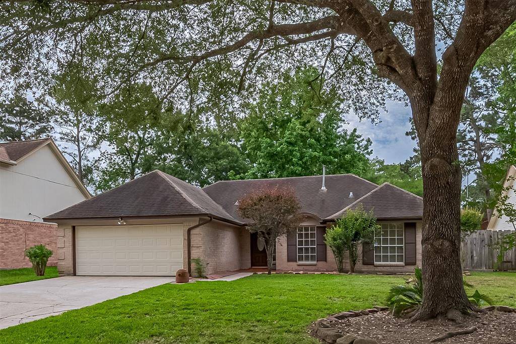Beautiful trees frame this property and add to its curb appeal. Conveniently located near I-45 and Hardy Toll Road.