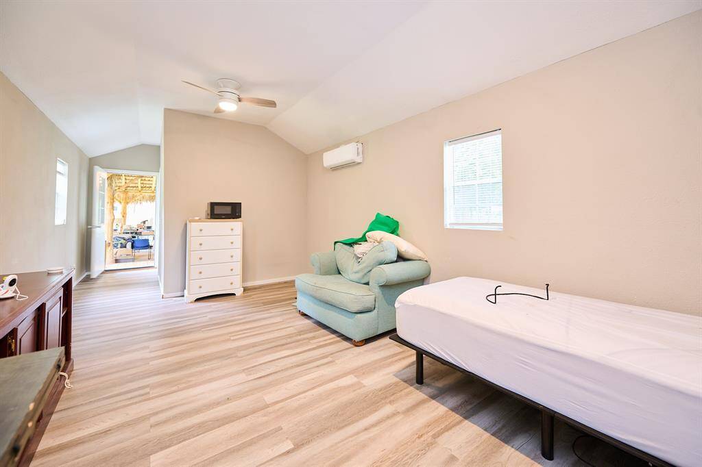 Guest quarters