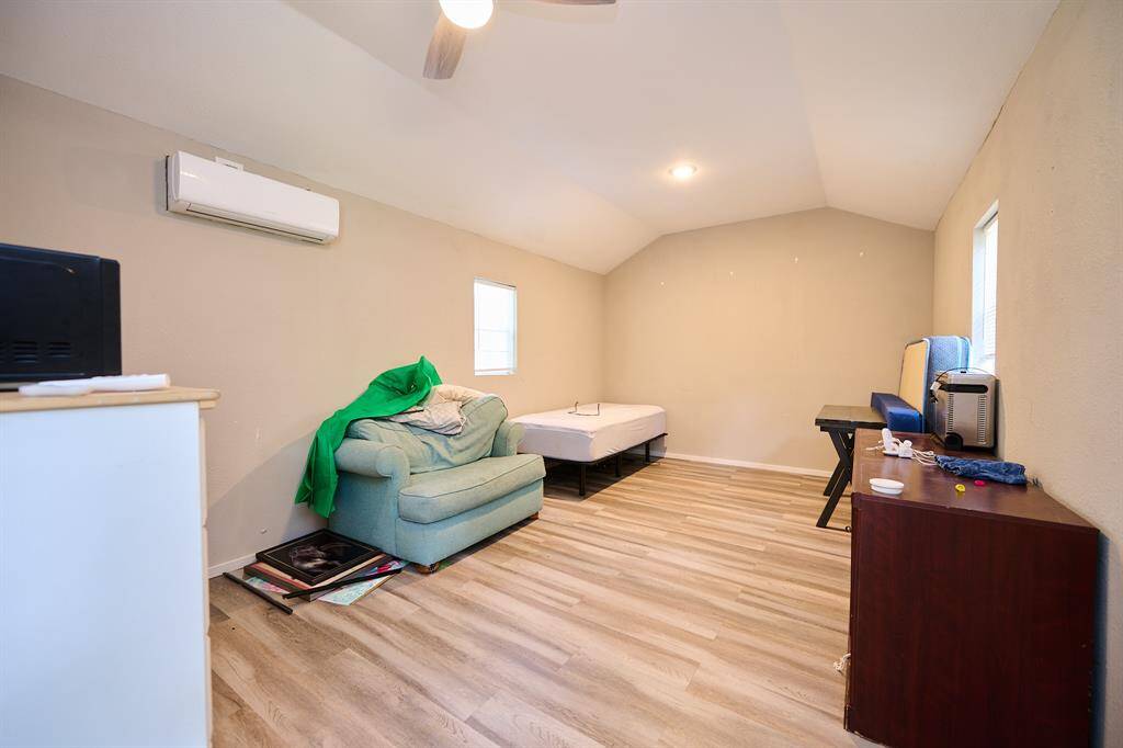 Guest quarters