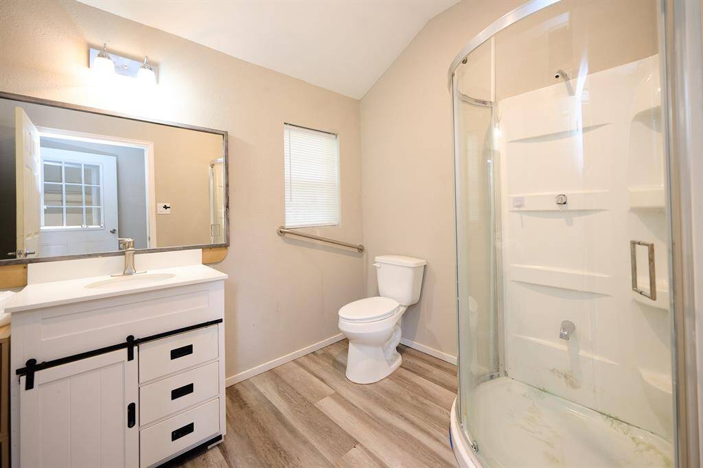 Guest quarters bathroom