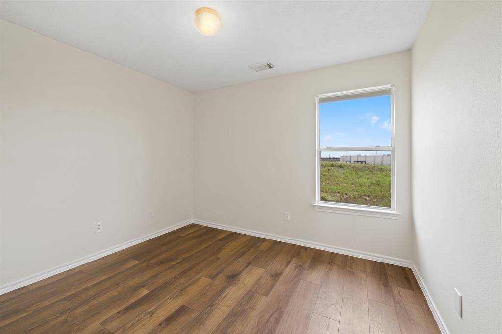 Secondary bedroom