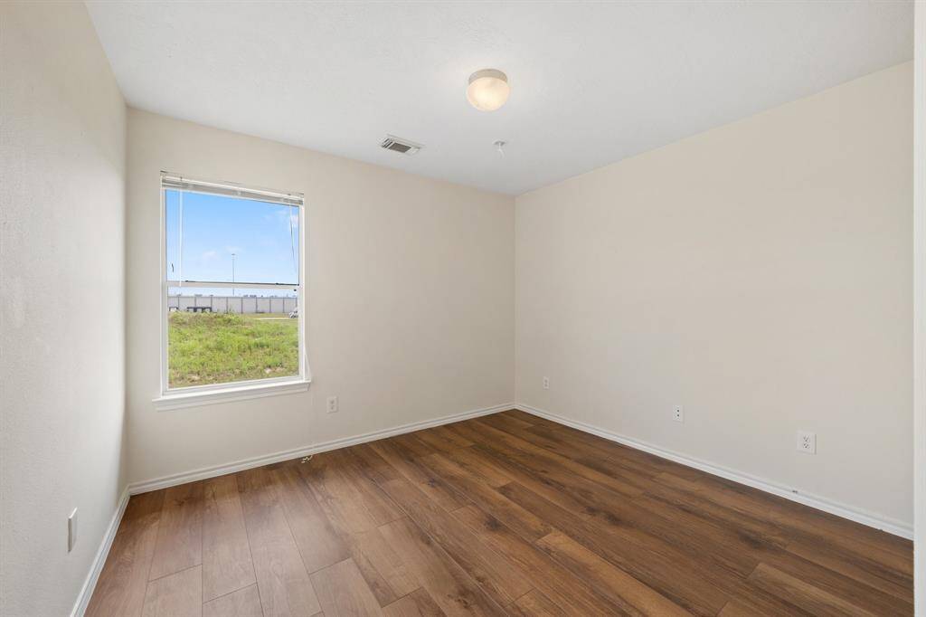 Secondary bedroom