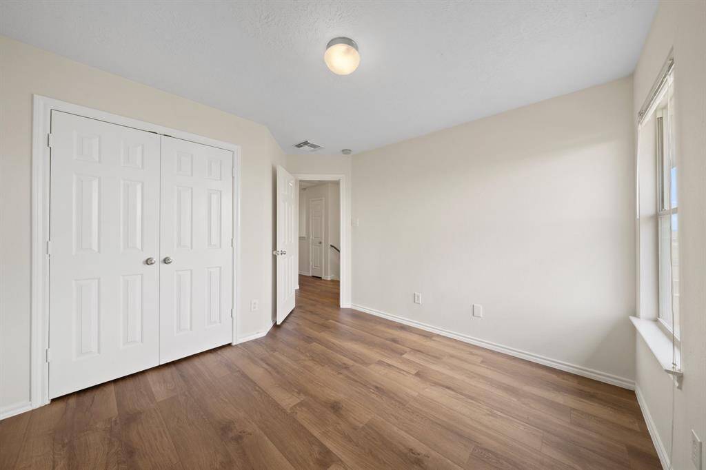 Secondary bedroom