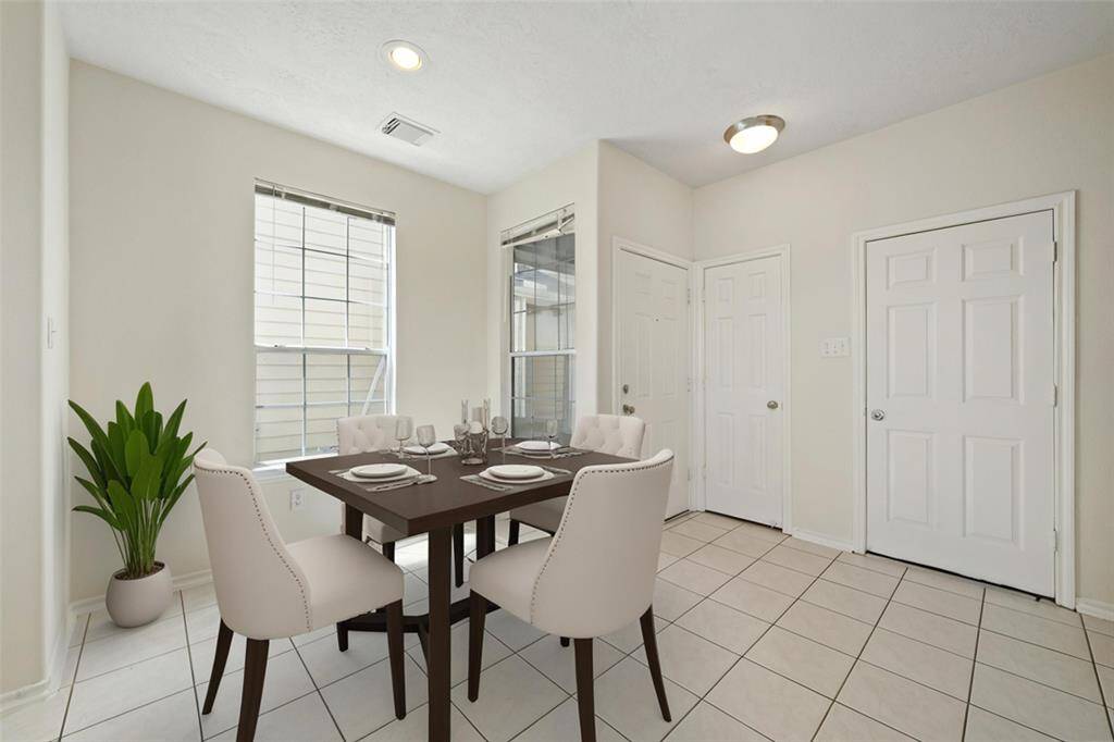 Breakfast nook. [virtually staged]
