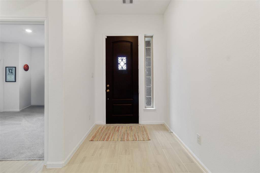 Inside you are welcomed with beautiful tile floors throughout.